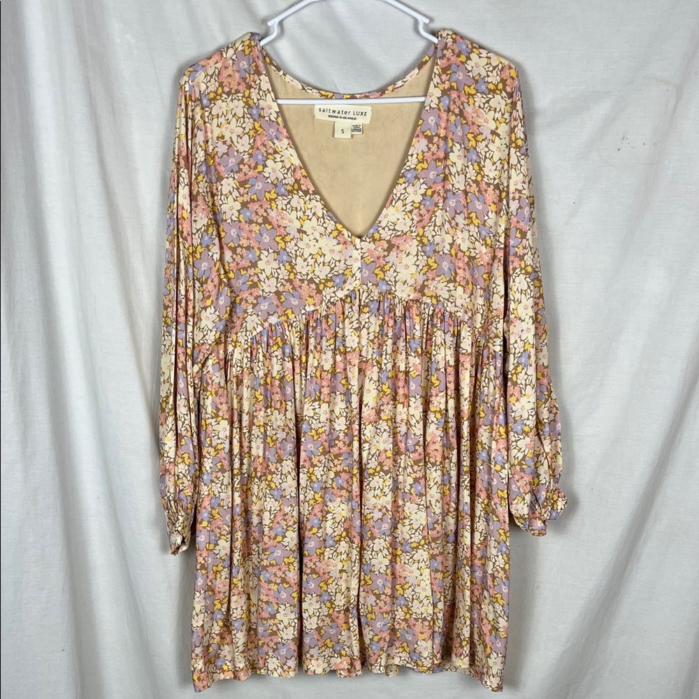 NWOT Peach and Cream Saltwater Luxe Aniston Floral V Neck Long Sleeve Mini Dress